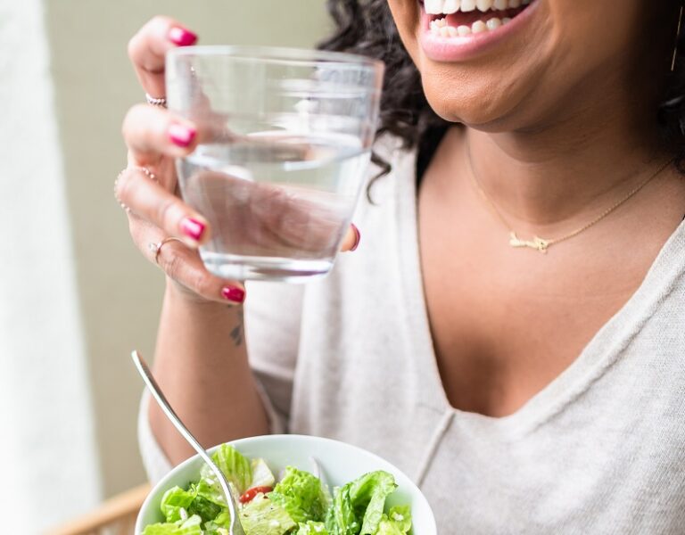 woman eating a salad for mental health